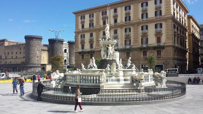 Fontana Nettuno Napoli