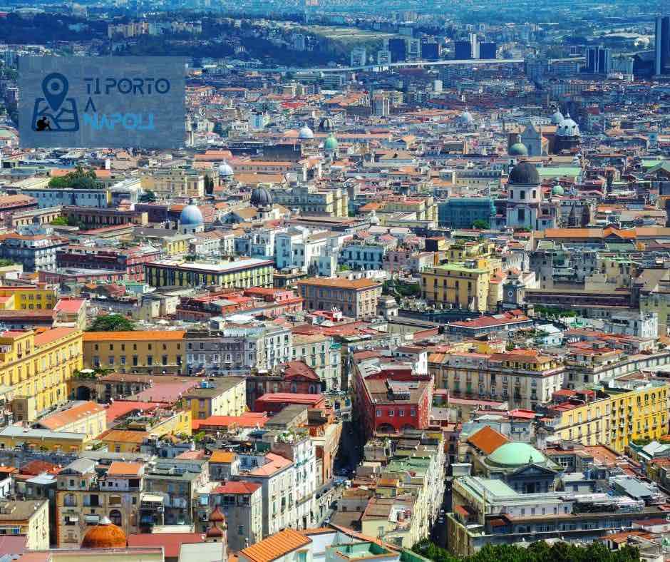 Italiano: Napoli, quartiere di Fuorigrotta, veduta dalla collina